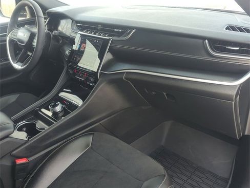 Used 2024 Jeep Grand Cherokee Altitude image 25