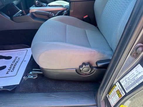Used 2019 Toyota Tacoma SR5 AWD/4WD image 7