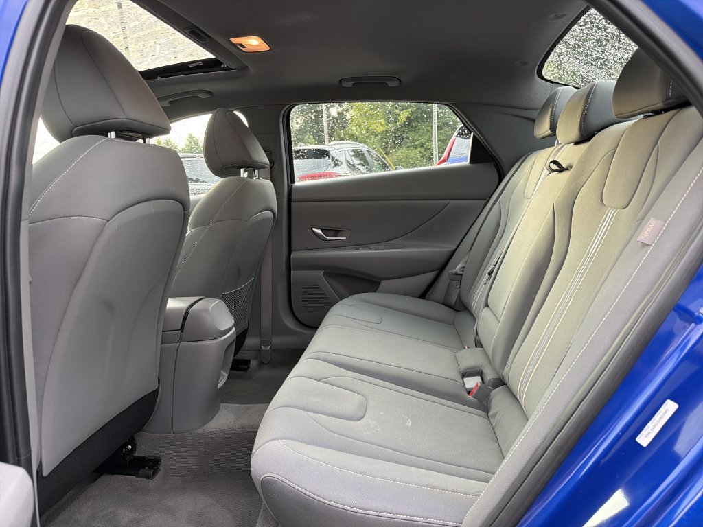 Used 2025 Hyundai Elantra SEL FWD image 12