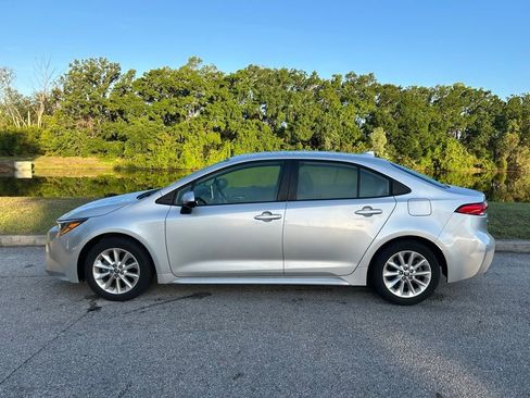 Used 2020 Toyota Corolla LE w/ LE Convenience Package image 2