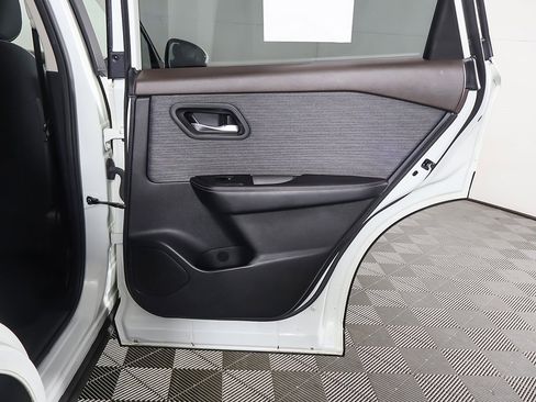 Used 2023 Nissan Rogue SV image 23