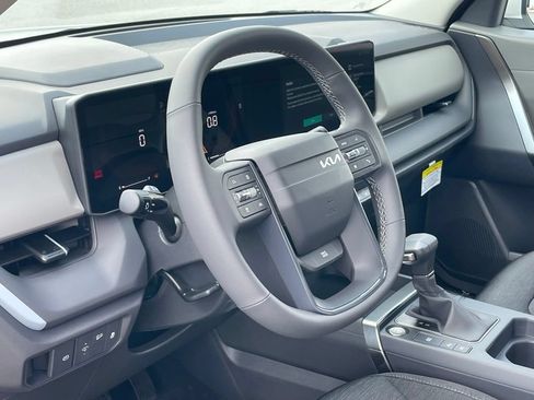 New 2027 Kia Seltos LX FWD image 9