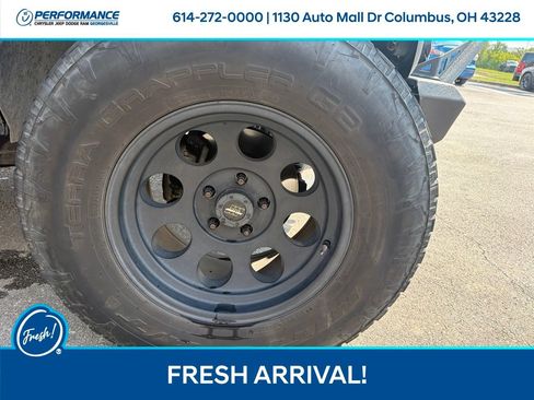Used 2017 Jeep Wrangler Sport w/ Quick Order Package 24S AWD/4WD image 23