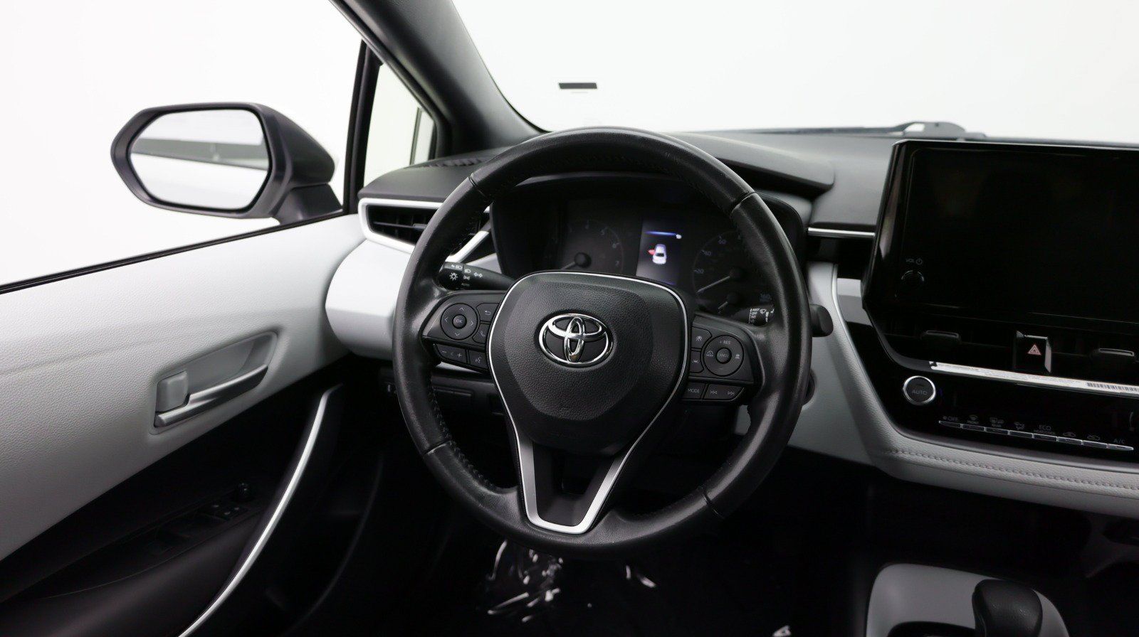 Used 2024 Toyota Corolla SE FWD image 25