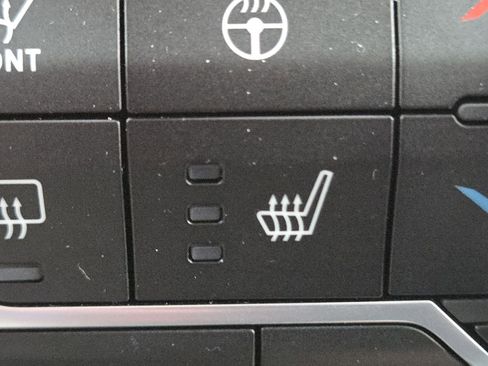 Used 2025 Jeep Gladiator Rubicon w/ Convenience Group image 9