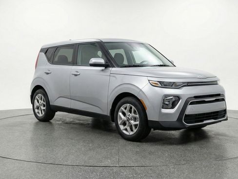 Used 2025 Kia Soul LX w/ LX Technology Package image 1