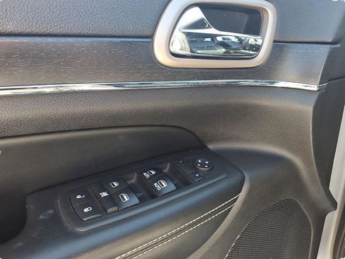 Used 2017 Jeep Grand Cherokee Limited AWD/4WD image 17