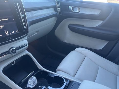 Used 2019 Volvo XC40 T5 Inscription image 23