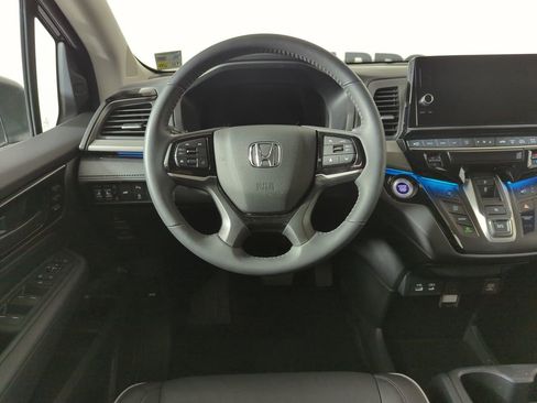 Certified 2025 Honda Odyssey Touring image 12