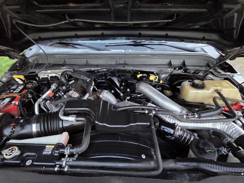 Used 2011 Ford F250 Lariat w/ Lariat Interior Pkg image 12