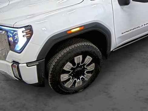 Used 2025 GMC Sierra 3500 Denali w/ Technology Package AWD/4WD image 8