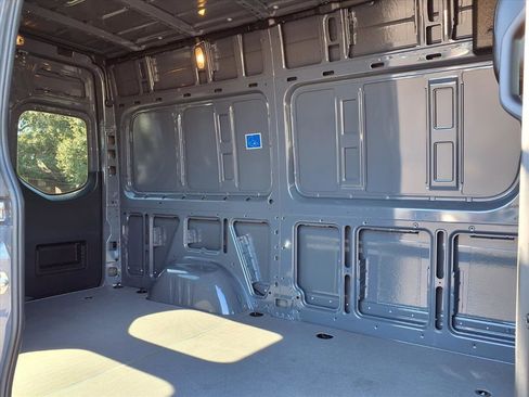 Used 2024 Mercedes-Benz Sprinter 2500 image 14