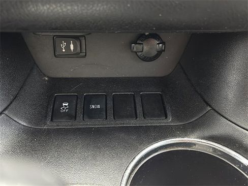 Used 2014 Toyota Highlander Plus image 26