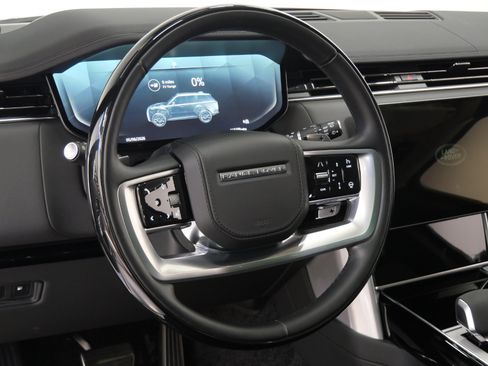 Used 2025 Land Rover Range Rover SE AWD/4WD image 15