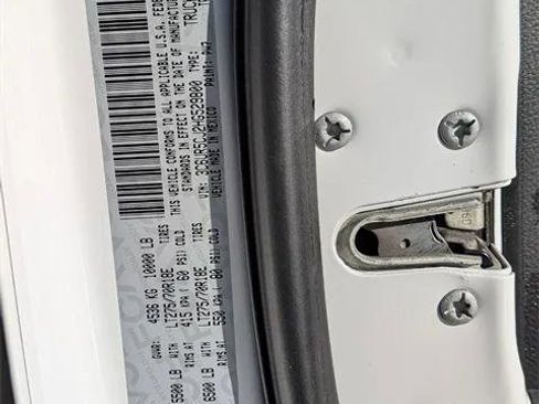 Certified 2017 RAM 2500 Tradesman w/ Chrome Appearance Group image 40