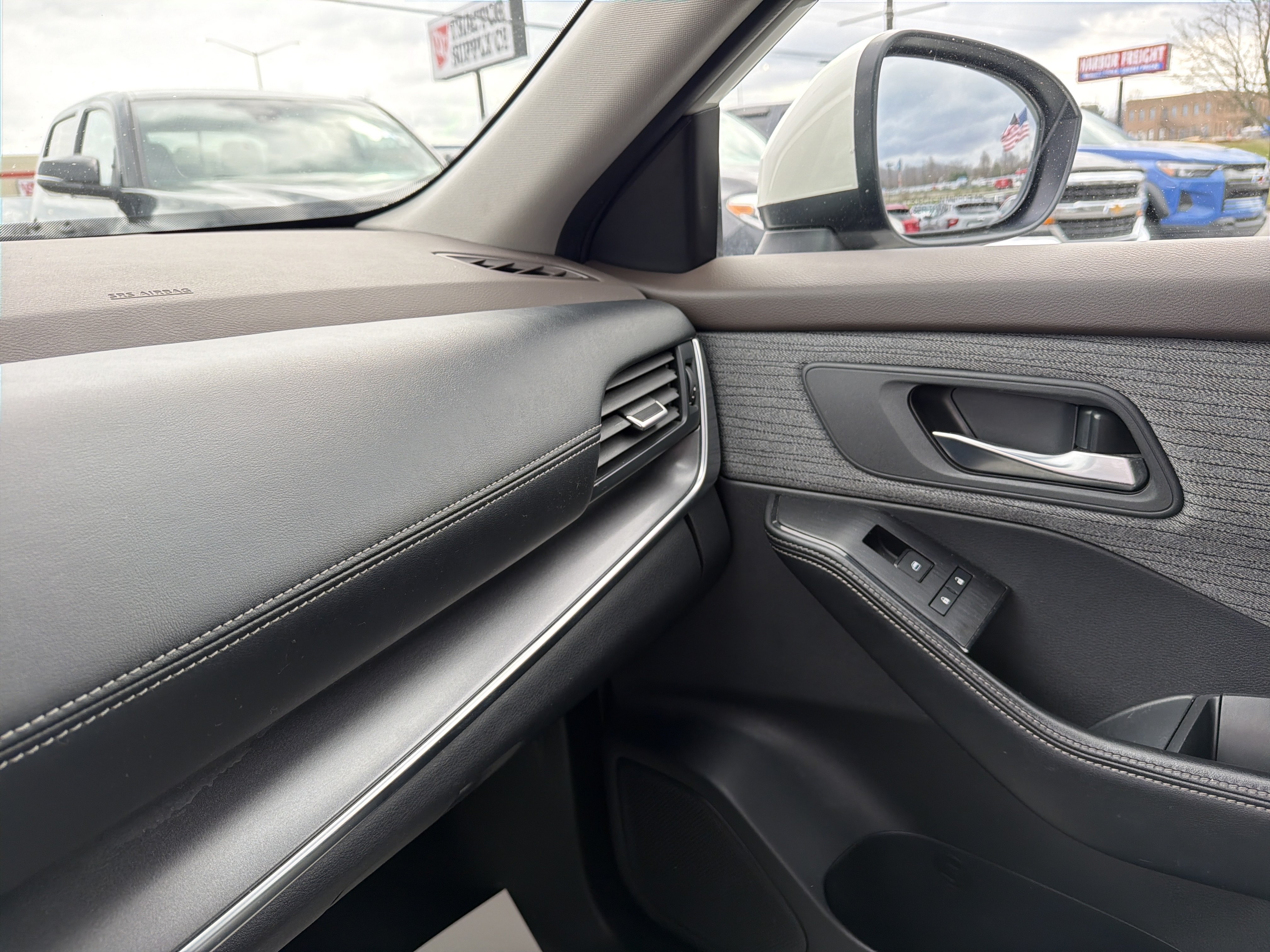 Used 2023 Nissan Rogue SV AWD/4WD image 24