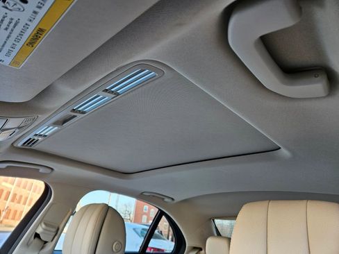 Used 2017 Mercedes-Benz E 300 4MATIC image 21