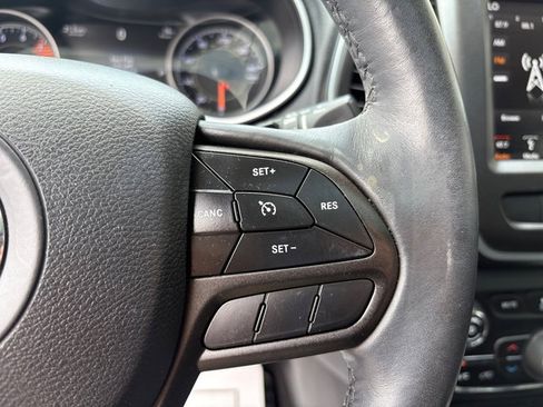 Used 2019 Jeep Cherokee Trailhawk w/ Comfort/Convenience Group AWD/4WD image 24