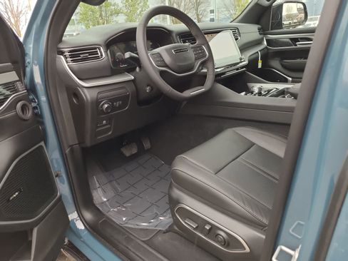 New 2026 Jeep Grand Wagoneer 4WD image 10