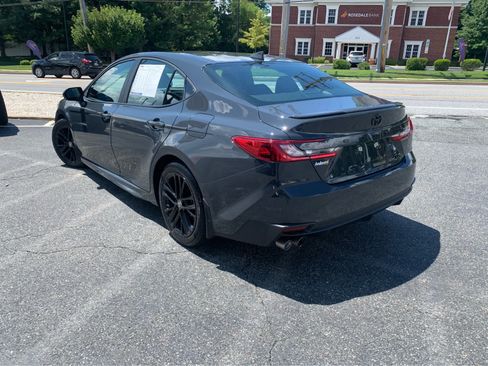 Used 2025 Toyota Camry SE w/ Convenience Package FWD image 4