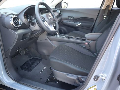Used 2024 Nissan Kicks SV image 40