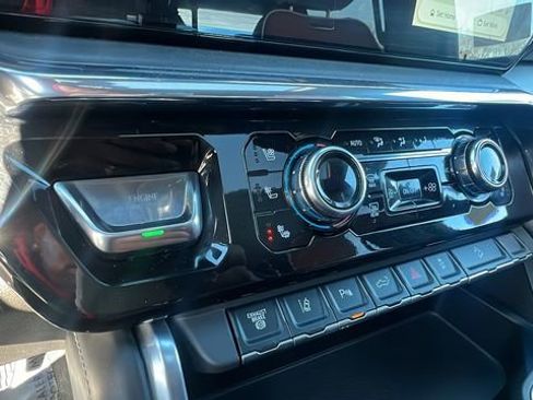 Used 2024 GMC Sierra 2500 Denali Ultimate image 15