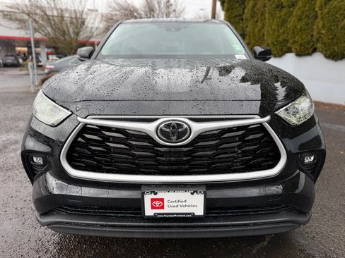 Certified 2025 Toyota Highlander LE image 3