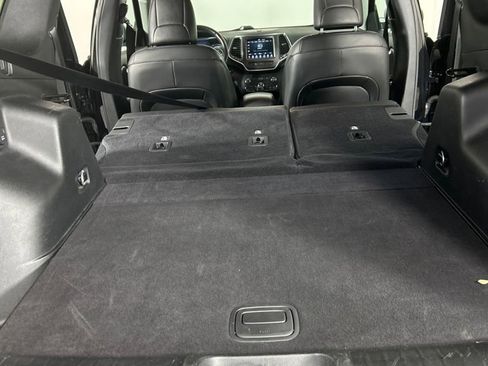 Used 2020 Jeep Cherokee Trailhawk image 22