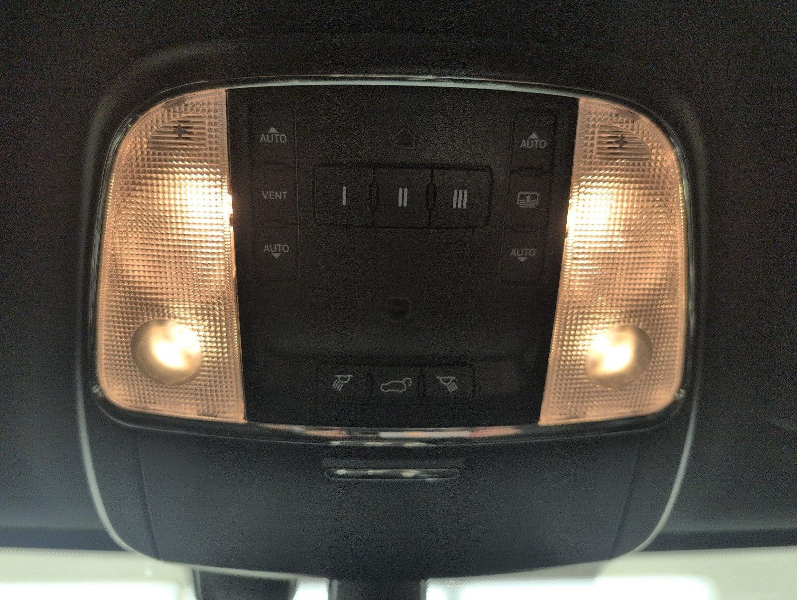 Used 2021 Jeep Grand Cherokee Overland AWD/4WD image 19