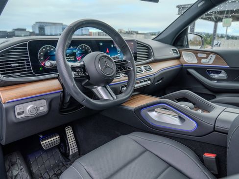 Used 2025 Mercedes-Benz GLS 450 4MATIC image 15