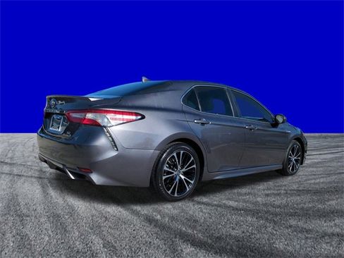 Used 2020 Toyota Camry SE image 4