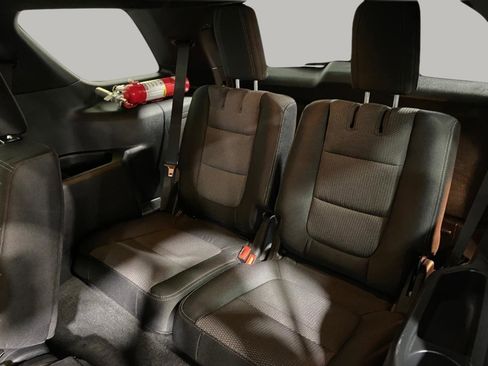 Used 2018 Ford Explorer XLT AWD/4WD image 11