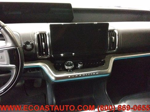 Used 2025 Ford Expedition Max Platinum w/ Stealth Appearance Package AWD/4WD image 12