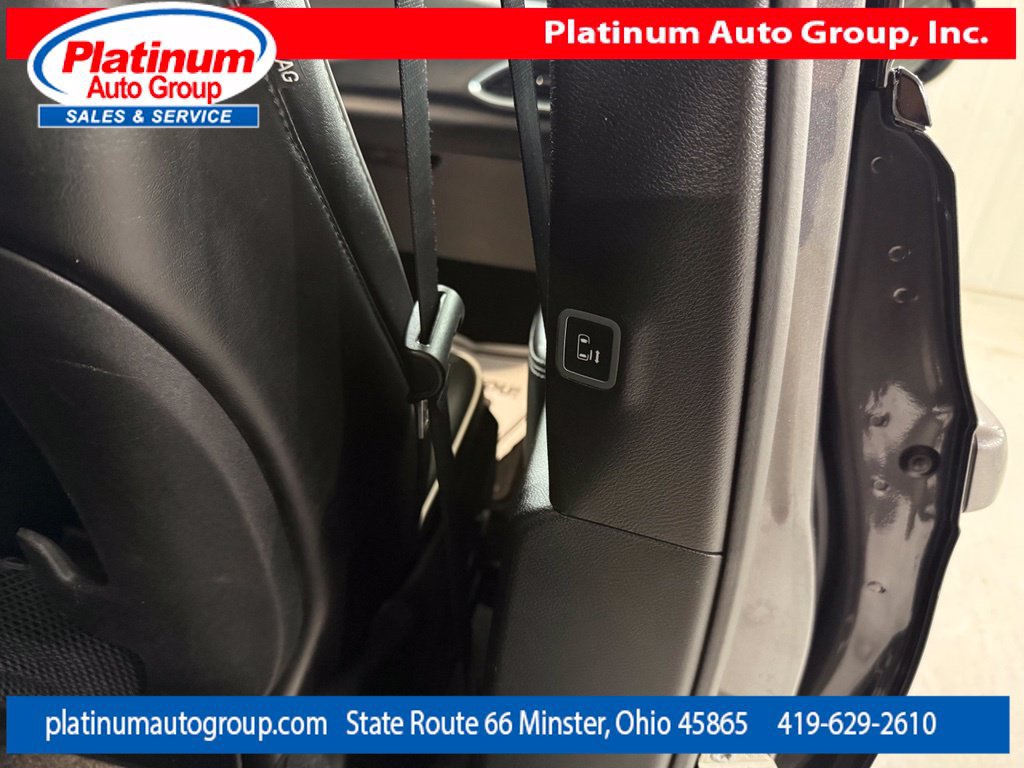 Used 2019 Chrysler Pacifica Limited w/ Advanced Safetytec Group FWD image 40