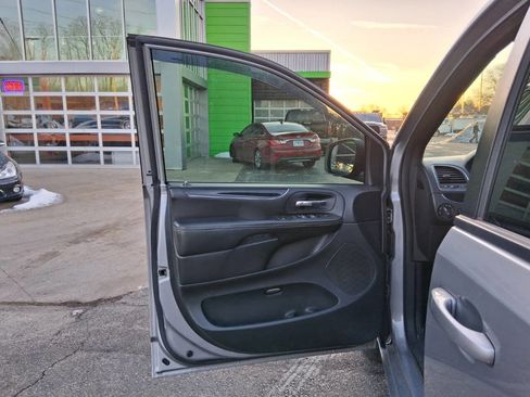 Used 2014 Dodge Grand Caravan SXT image 10
