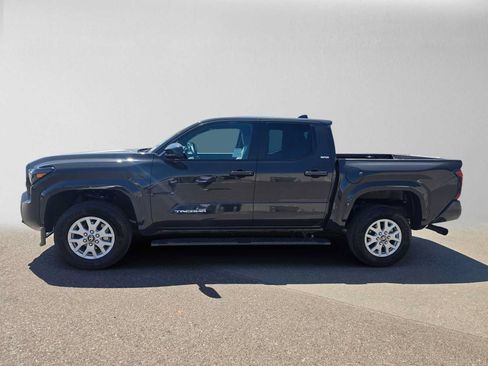 Used 2025 Toyota Tacoma SR5 RWD image 6