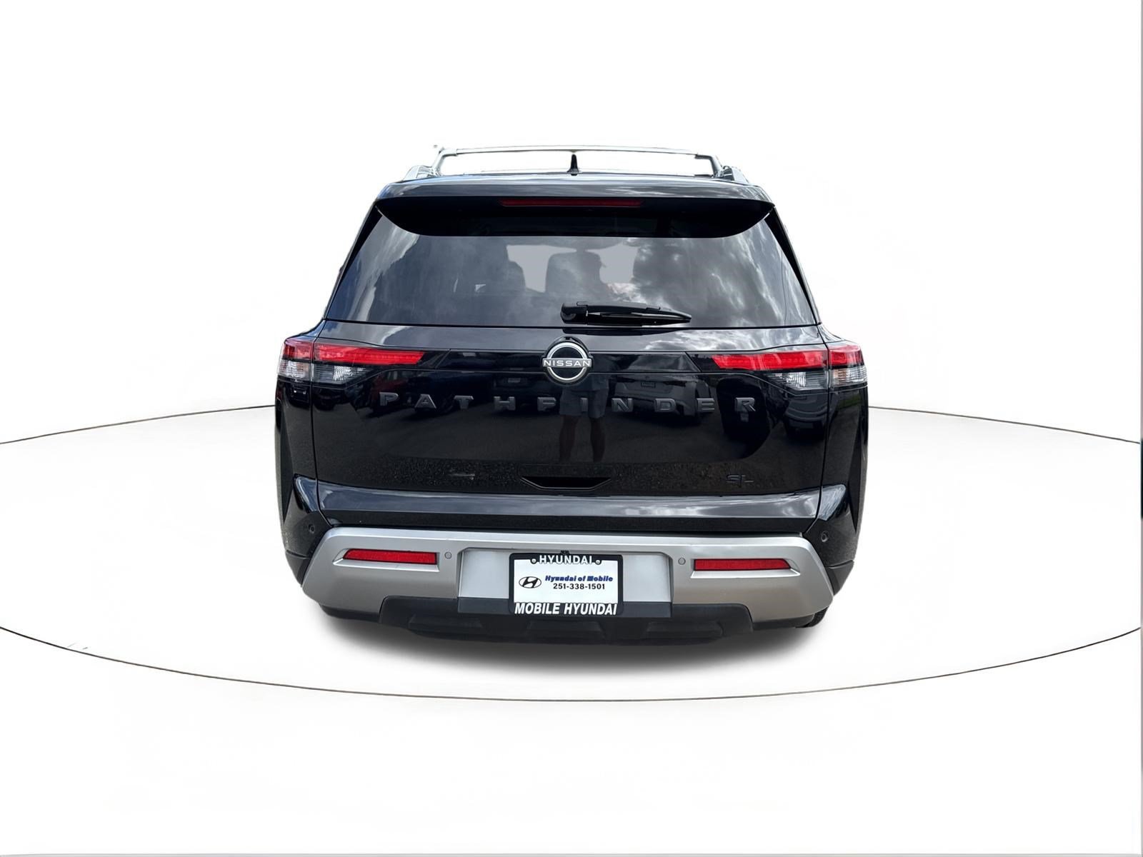 Used 2023 Nissan Pathfinder SL FWD image 4