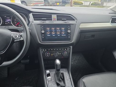 Used 2020 Volkswagen Tiguan SE w/ Panoramic Sunroof Package image 22