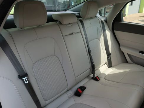 Used 2017 Jaguar XF Prestige image 22