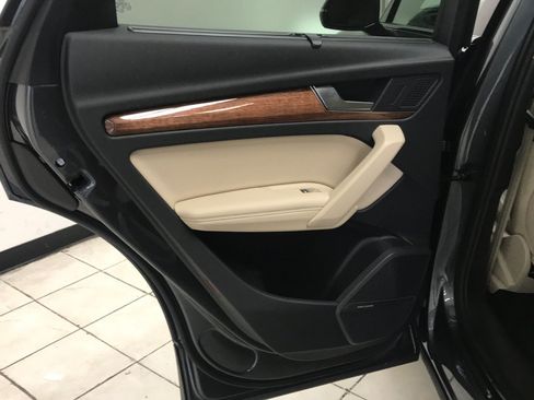 Used 2023 Audi Q5 2.0T Premium Plus w/ Premium Plus Package AWD/4WD image 10