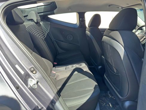 Used 2012 Hyundai Veloster FWD image 32