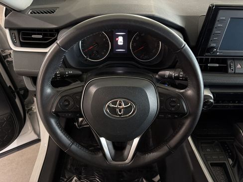 Used 2020 Toyota RAV4 XLE Premium FWD image 10