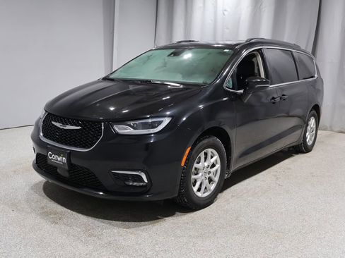 Used 2022 Chrysler Pacifica Touring-L image 5