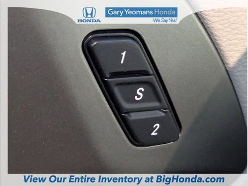 Used 2021 Chrysler Pacifica Touring-L image 22