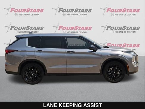 Used 2024 Mitsubishi Outlander SE Black Edition FWD image 3