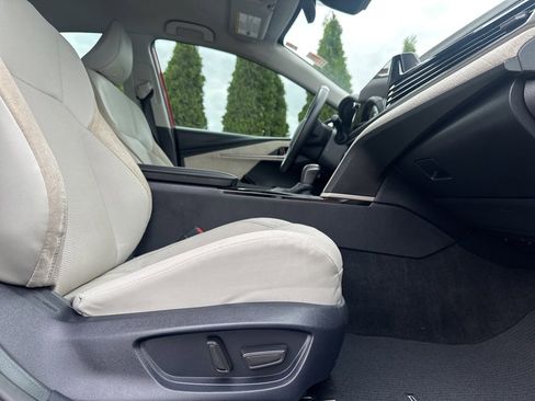 Used 2025 Toyota Camry XLE image 33