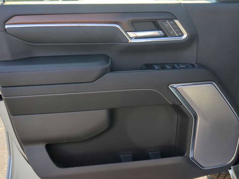 Used 2024 GMC Sierra 2500 Denali w/ Denali Reserve Package image 11