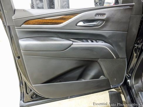 Used 2022 Cadillac Escalade Premium Luxury image 22