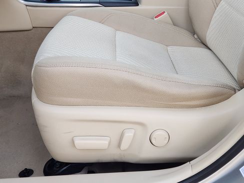 Used 2015 Toyota Camry LE image 31