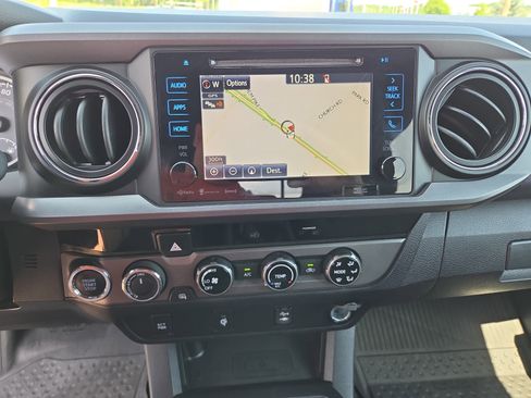 Used 2017 Toyota Tacoma TRD Sport w/ Tow Package (A/T) AWD/4WD image 22